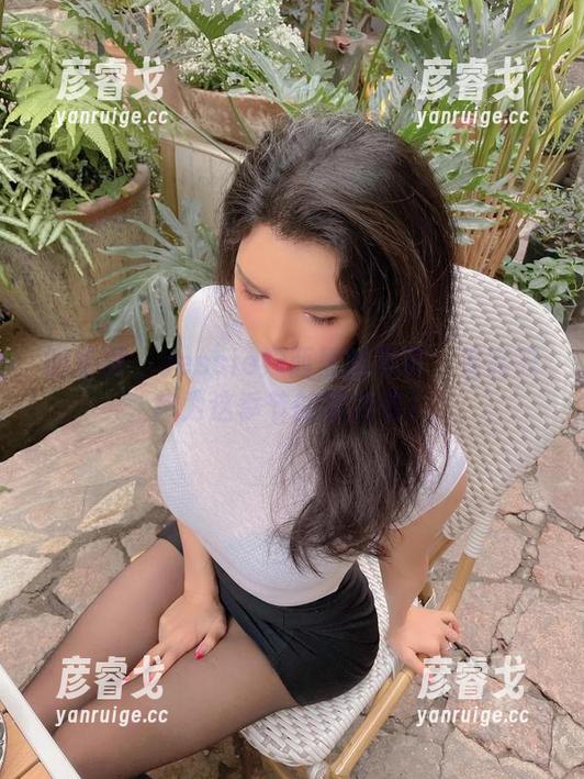 微密圈 - Jessie婕西黑丝写真：看完只想为这季节的腿投票！
