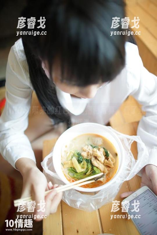 ROSI口罩 ROSI带来的红色蕾丝福利写真,看了还想再看
