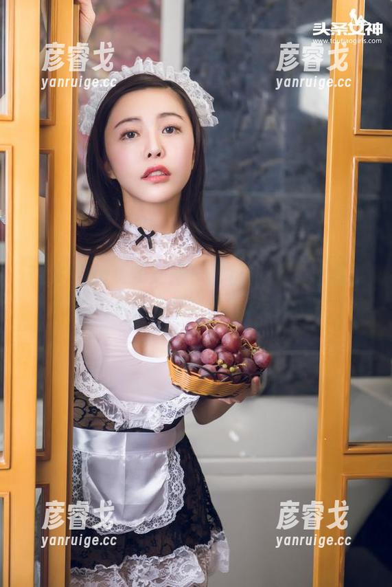 TouTiao头条女神 - 真正的JK，怎么能少了申美嫣的定制风？瞧这作品！