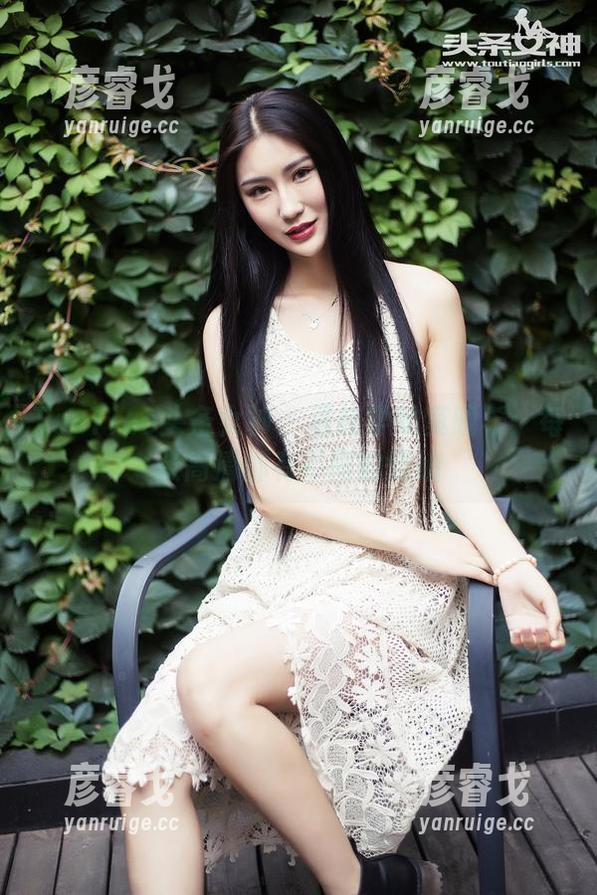 TouTiao头条女神 - 清纯学妹莫晓希：每张高清都有不同的情绪