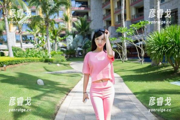 TuiGirl推女郎 - 下载一个图包，里面全是夏倪可的红裙风情，堪称“红色陷阱”！