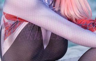 Online版Umeko J,Albedo自拍对照,究竟谁更迷人?
