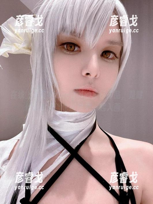 在线上看到Vinnegal的夏日作品，是时候把冰淇淋也搬进来一起入画。