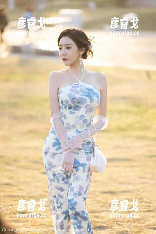 XIAOYU语画界 - 这次允儿Claire的圣诞原图更新，相信我，你会想拿去印刷成贺卡的那种！