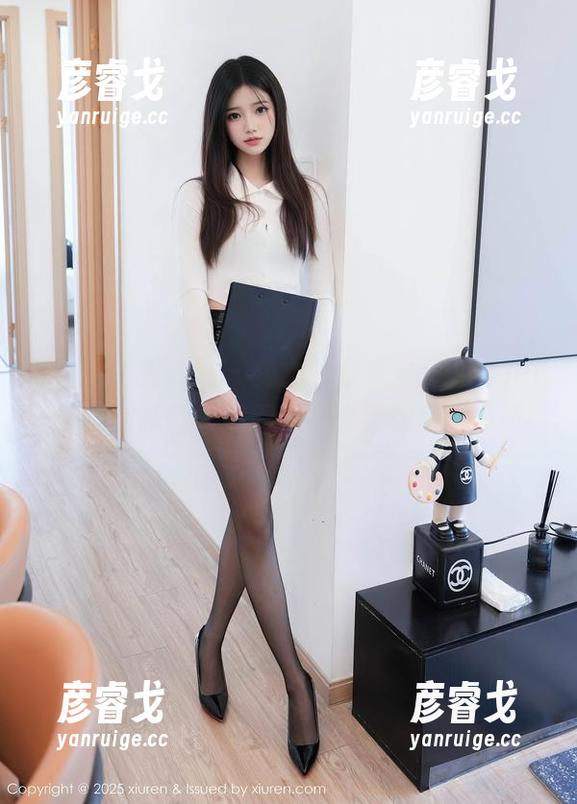 Xiuren秀人网 - 兔女郎合集：冷月yuer的这波造型，搞得我想去买胡萝卜……