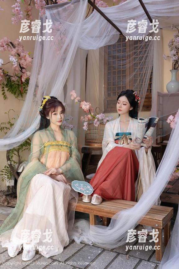 Xiuren秀人网-周慕汐 Xiuren秀人网 - 看过周慕汐礼服合集后,不禁自问:我的衣柜里非得加点色彩才行。