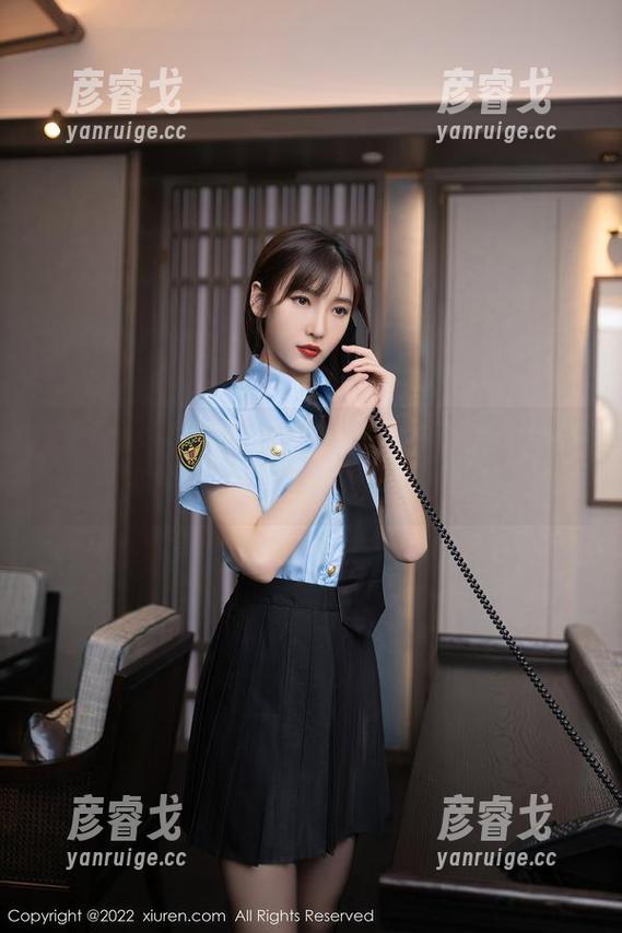 Xiuren秀人网 - 私拍里的方子萱：制服和你我之间的‘纯真’互动！