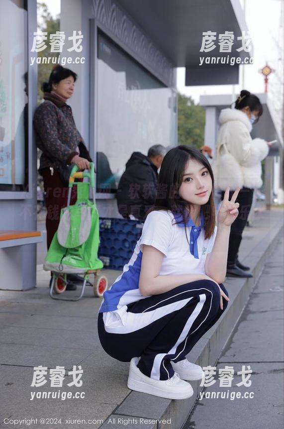 Xiuren秀人网 - 软软酱的黑色情怀——不花钱的写真才是真爱，就像肥宅快乐水！