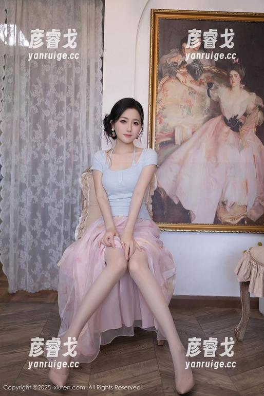 Xiuren秀人网 - 陆萱萱的成都旅拍，高清图册带你看她如何“逗”得小吃都变成了主角。