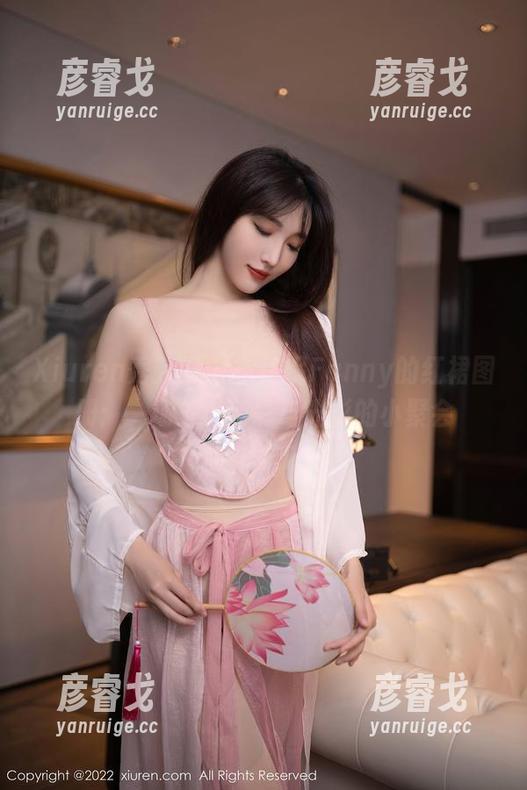 Xiuren秀人网 - 陈梵妮Fanny的红裙图册：一场关于色彩与光影的小聚会