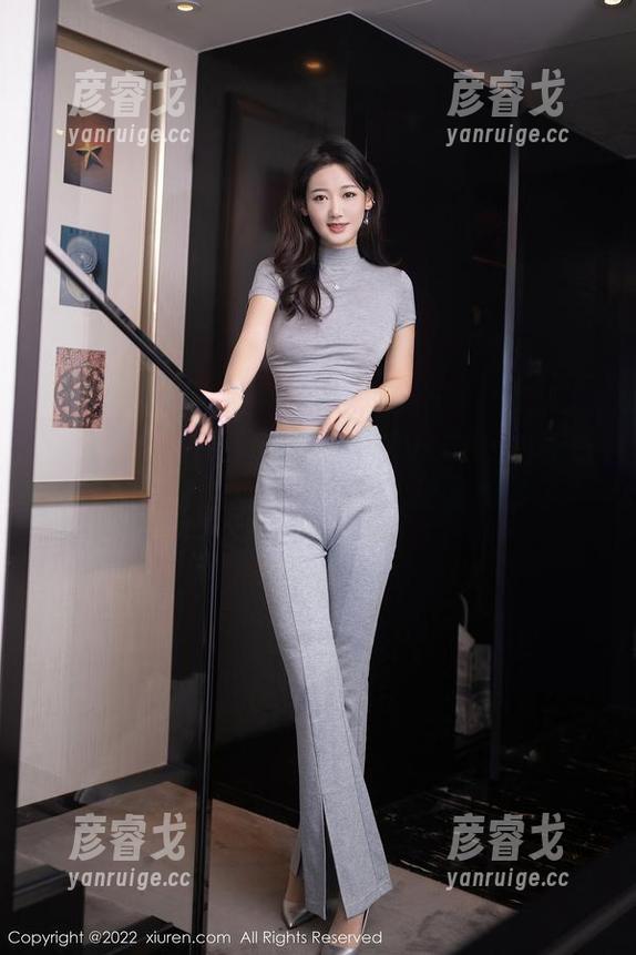 Xiuren秀人网-陈雅漫VICKY Xiuren秀人网 - 在陈雅漫VICKY的纯白合集里找到点颜料的想法,是我想多了?