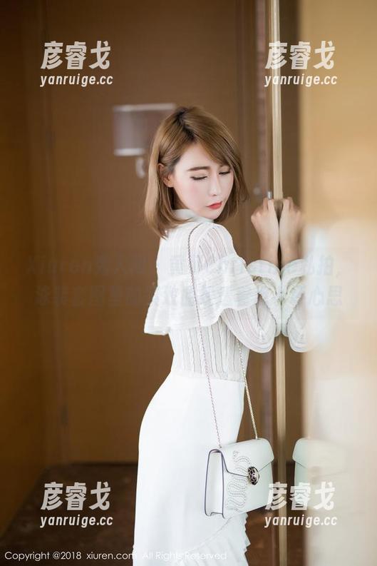 Xiuren秀人网-黄可Christine Xiuren秀人网 - 黄可Christine私拍,泳装套图里的紧致曲线透着点小坏心思