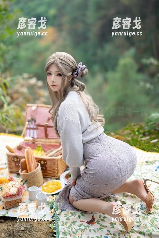 yuuhui玉汇 yuuhui玉汇的私房美图,简直是新一代秘书的生动写照!