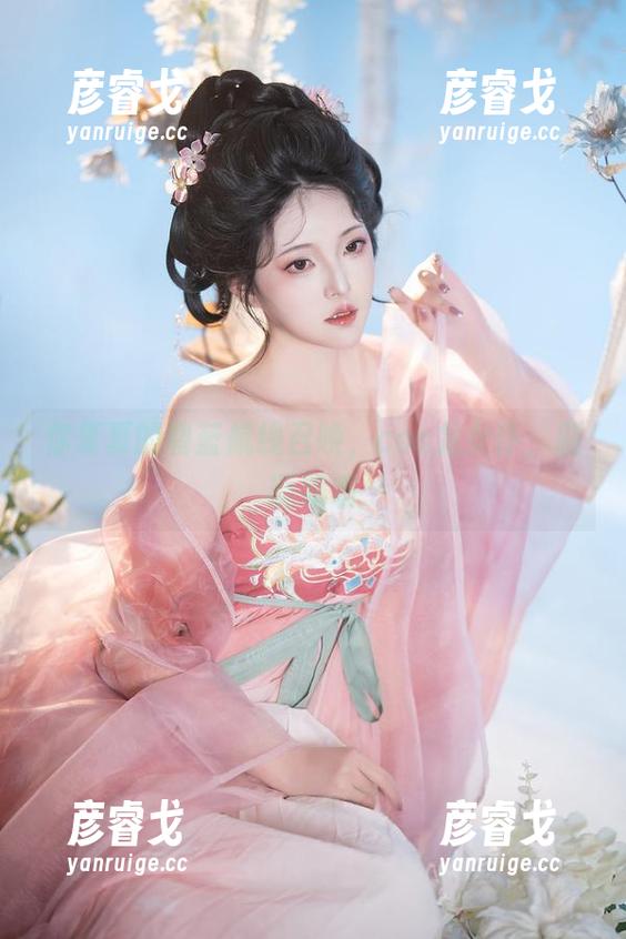 你夏夏的碧蓝航线召唤，cos龙女仆，别眨眼哦