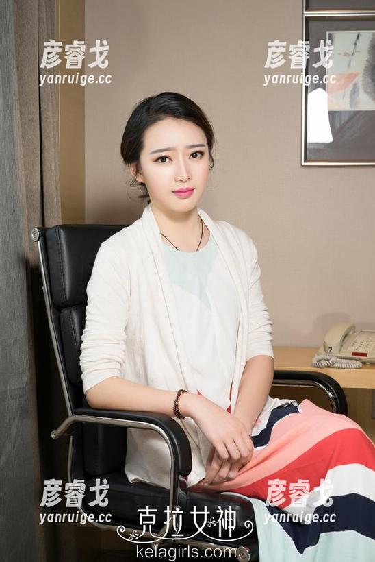克拉女神 - 颖儿的网袜：原图让我想起了足球场，照片里的网袜能赢得比赛吗？