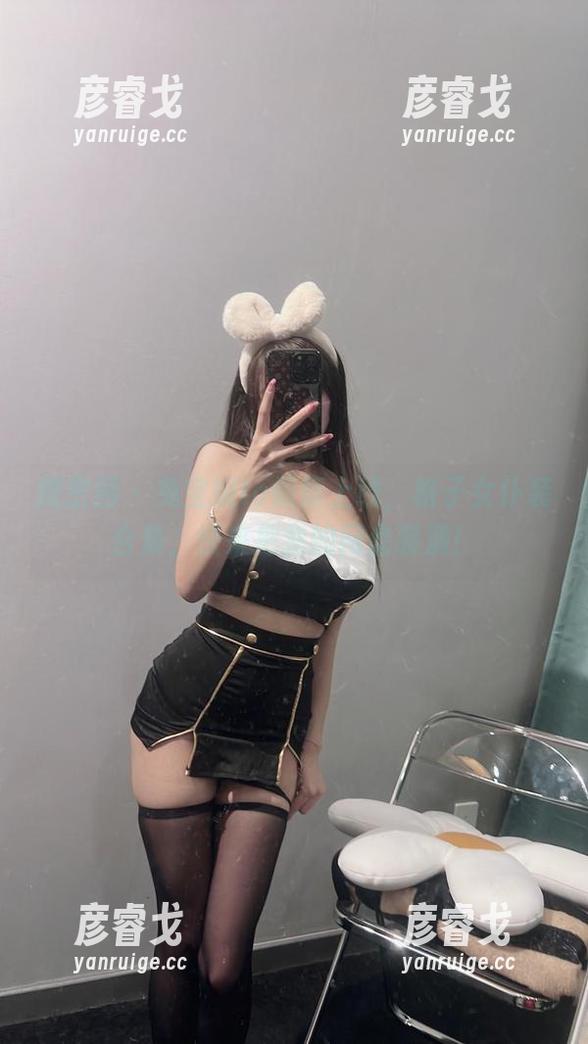 微密圈 - 兔宝妮to倾情上线，格子女仆装合集，快来把我的网盘装满！