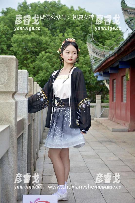初夏女神 - 依依来袭，夏日夜雨在线——打卡袅袅梅雨季！