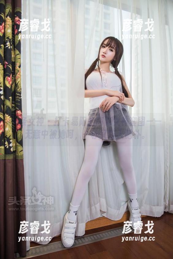 头条女神 - 打卡易阳的高清女神套图——无意中被她呵，一秒又陷入脑补。