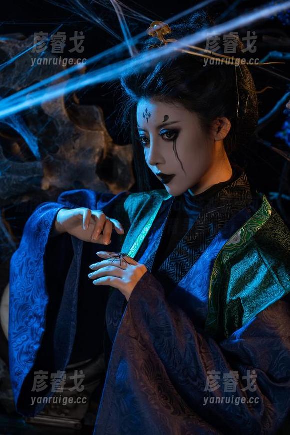 原图看过了吗？奈汐酱Nice泳衣整得可真不一般！泳池自带背景音乐！