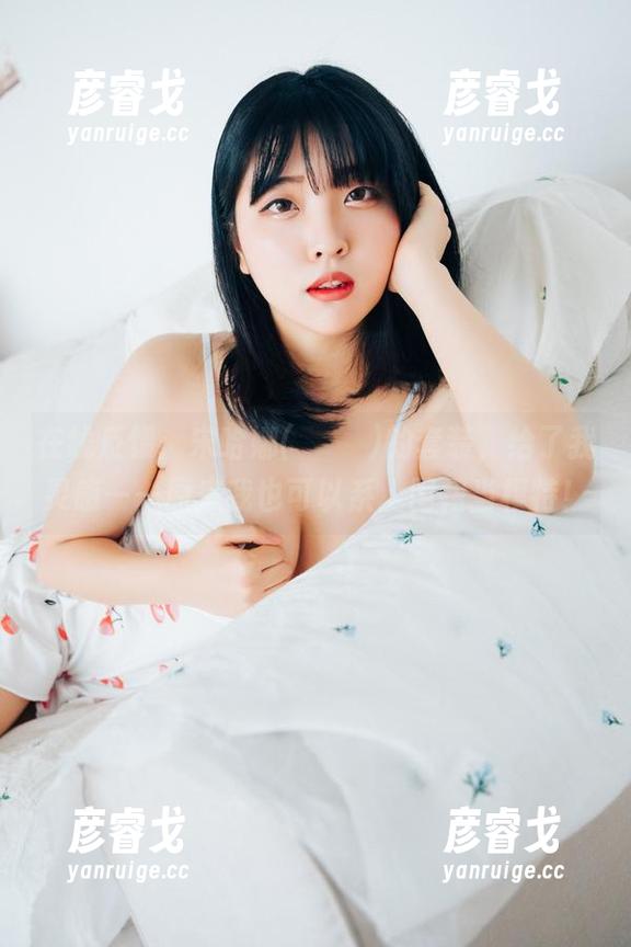 在线反馈：宋哈娜(송하나)的套装，给了我灵感——原来我也可以系上围裙当模特！