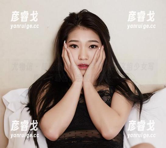 尤物馆 - 陆萱萱Cecilia带你飞：这组少女写真，下载估计会使你多长一岁！