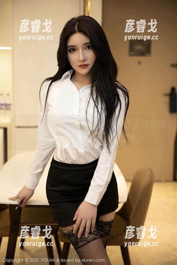 尤蜜荟-黄歆苑 尤蜜荟 - 黄歆苑的夏天,从原图里偷来的色彩,好像溜进了我的眼睛。