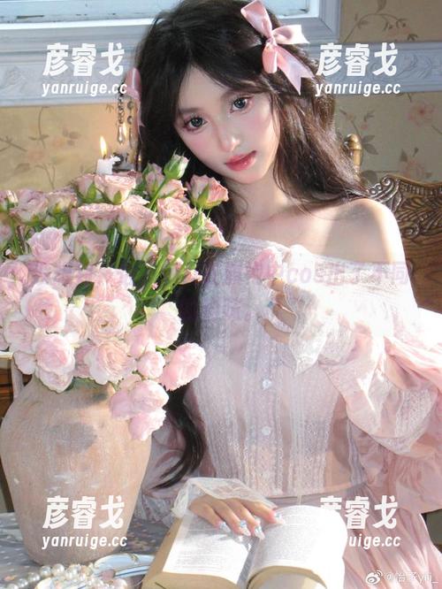 没想到，怡子yiii在旗袍中cos出了不同的韵味。