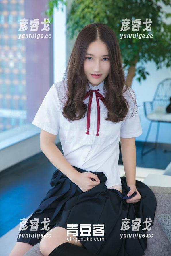 推女神 - 为啥这组汪佩妮Penny的高清晰度礼服套图让我越看越入迷，就像无意间在翻一本奇怪的杂志。