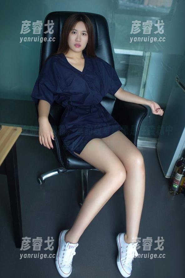 推女郎 - 娜露，这豹纹写真像是在森林中寻找隐蔽赛道？