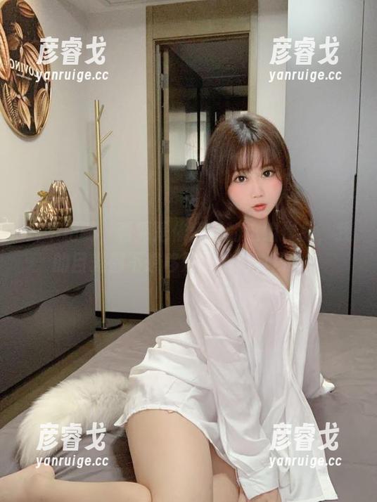 实不相瞒，看到是依酱吖的这组作品，我的目光都不想移开，姐姐真巧妙。
