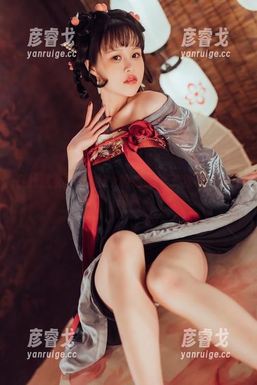 在线脑补：晕崽Zz的制服给了我不一样的想象