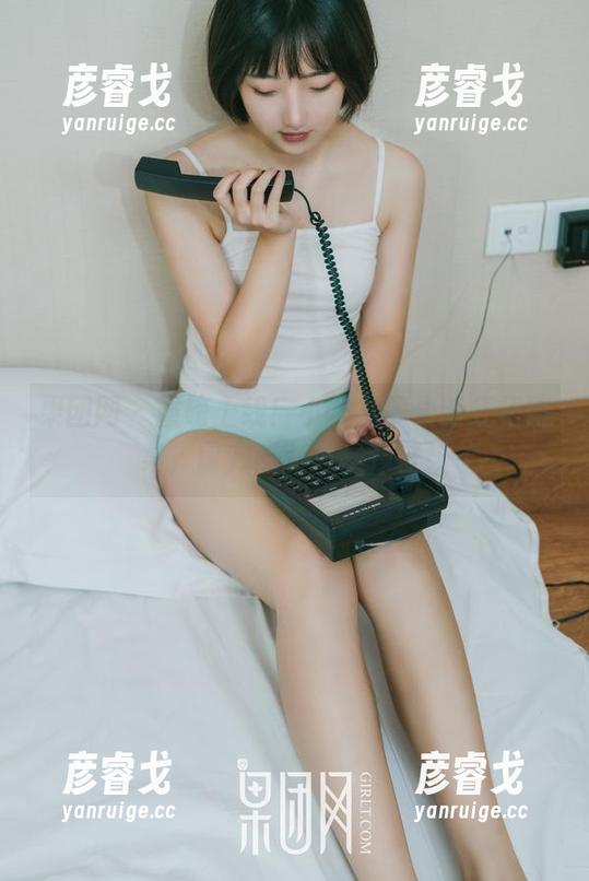 果团网-小九九 果团网 - 重磅上线!小九九的最新红裙图集,前方超甜风暴预警!