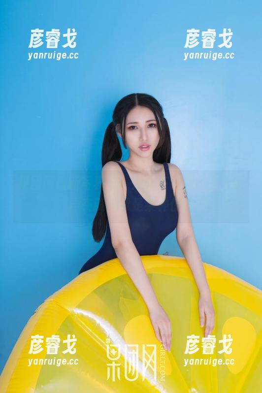 果团网最新写真集：她们在浴室静卧，轻声交谈，像是某种仪式