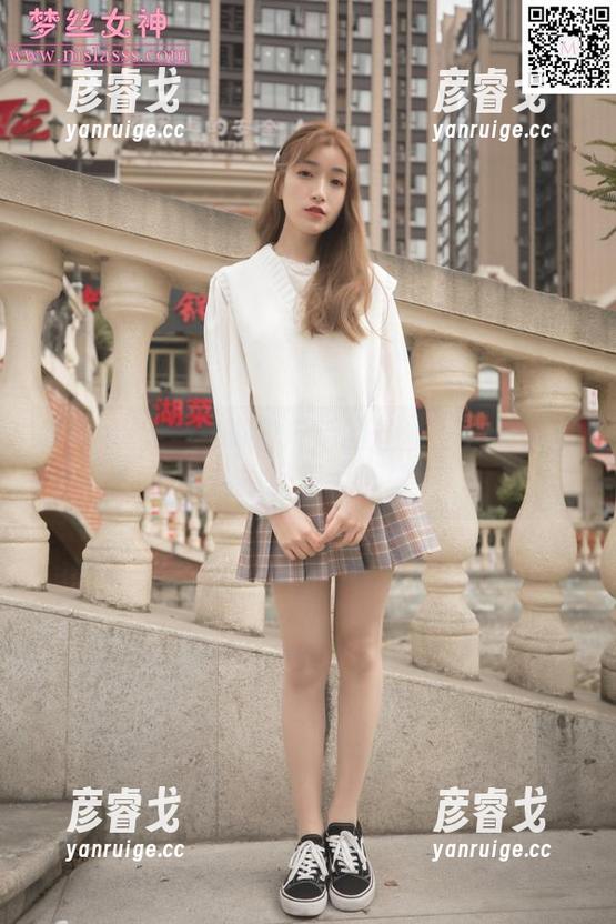 梦丝女神 - 透明窗户后的丝丝：嗨皮小奶喵私拍资源大合辑！