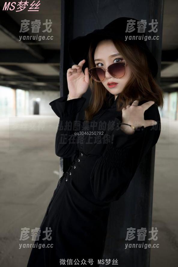 梦丝女神 - 私拍图集中的修女人生：刘诺正在路上逗你！