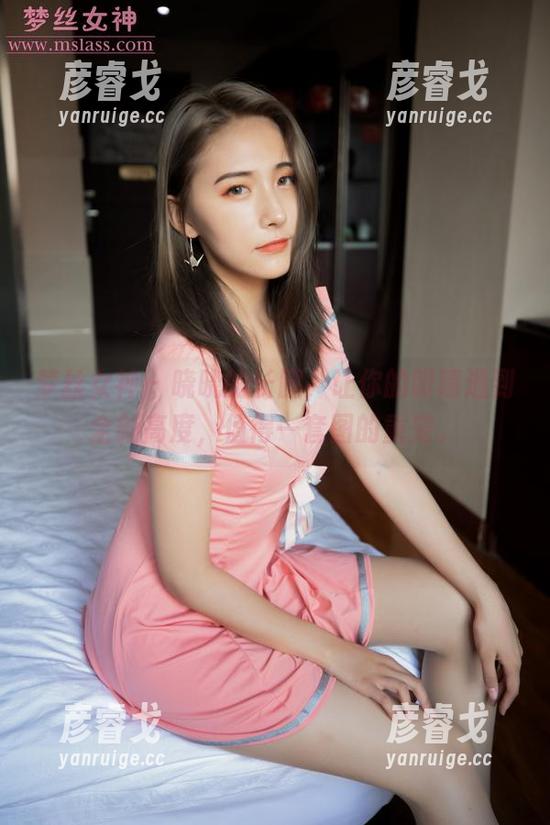 梦丝女神 - 晓晓的长腿，让你的眼睛遇到全新高度，值得一套图的重宠。