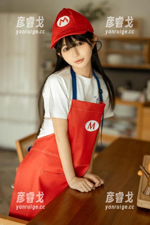 “原图中的优雅：当樱井宁宁遇上女王氛围”。