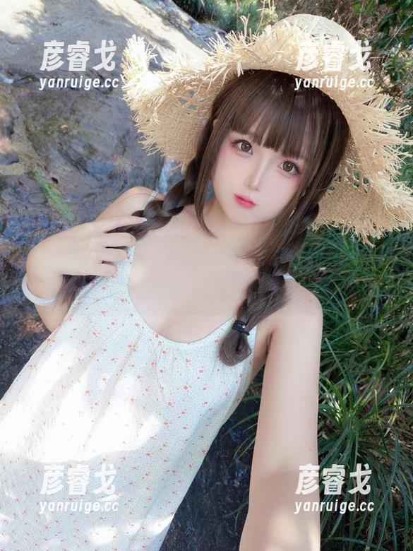 哇，这组美图，樱井小莜的水手服简直清新得像一股海风。