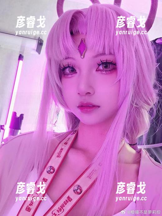 橙喵的蕾姆美图让人忍不住想多看几眼，幸好都是免费的，不然就亏大了！