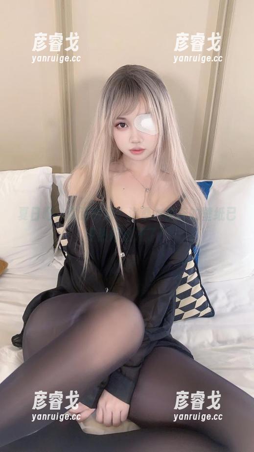 洛桑w伊梓 夏日吧,你还敢晒?洛桑w伊梓的壁纸已经热得出汗了!