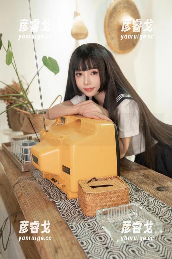 爆机少女喵小吉 爆机少女喵小吉最新写真集,职业装看上去像开会吗?