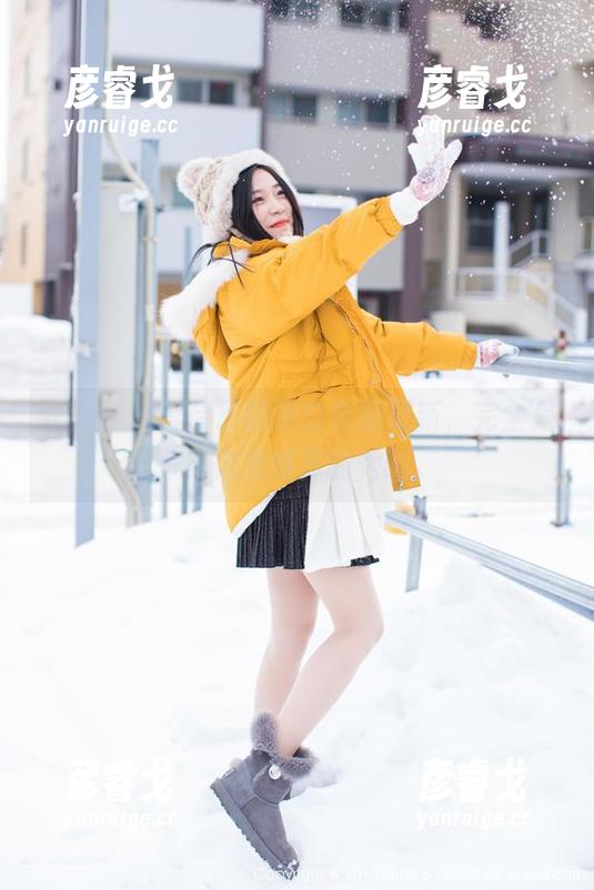 爱蜜社 - 萌奈子的黑白套图更新，完全是一场自我嘲弄的秀啊。