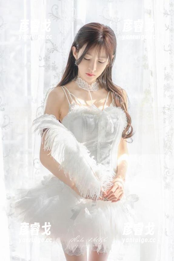 王羽杉 王羽杉的美脚作品集,高清到让我忍不住盯着看,赞叹之余,犹豫是不是要收藏一份?
