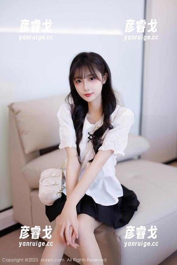 秀人网-小夕Kitty 秀人网 - 小夕Kitty穿上旗袍,福利图包让人恍惚,心中不禁小翻腾。