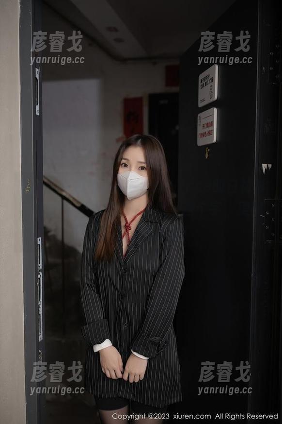 秀人网 - 看到苏小曼babyface的白衬衫，脑海中只想起‘经典款’四个字，美图在手，下载走起！