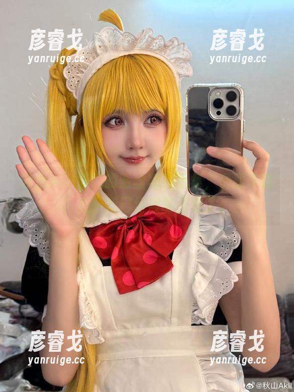 秋山AkI展现的亚丝娜作品集，资源丰富，反正我已经被吸引走了。