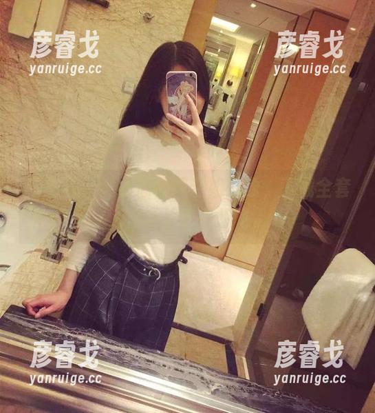 微密圈 - 童小芯再现空姐形象，下载全套，保证看了会想飞。