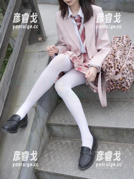 紧急企划 - 小恩教室：学习新姿势，看我更新的写真集！