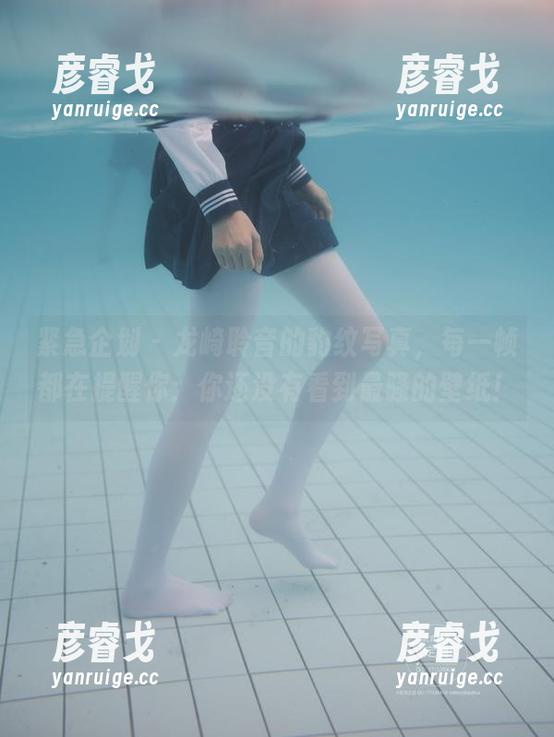 紧急企划 - 龙崎聆音的豹纹写真，每一帧都在提醒你：你还没有看到最骚的壁纸！