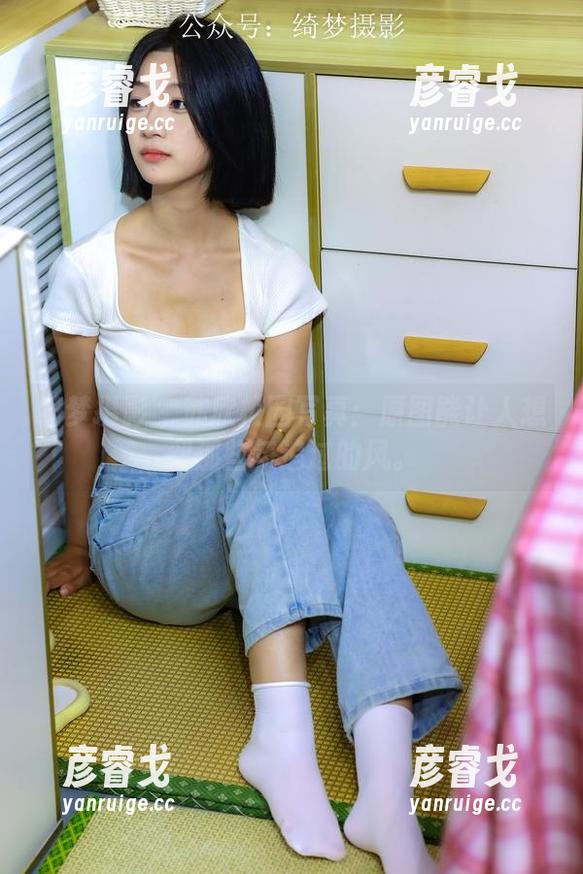 绮梦摄影-苏欣 绮梦摄影 - 苏欣校园写真:原图能让人想到那些年追过的风。